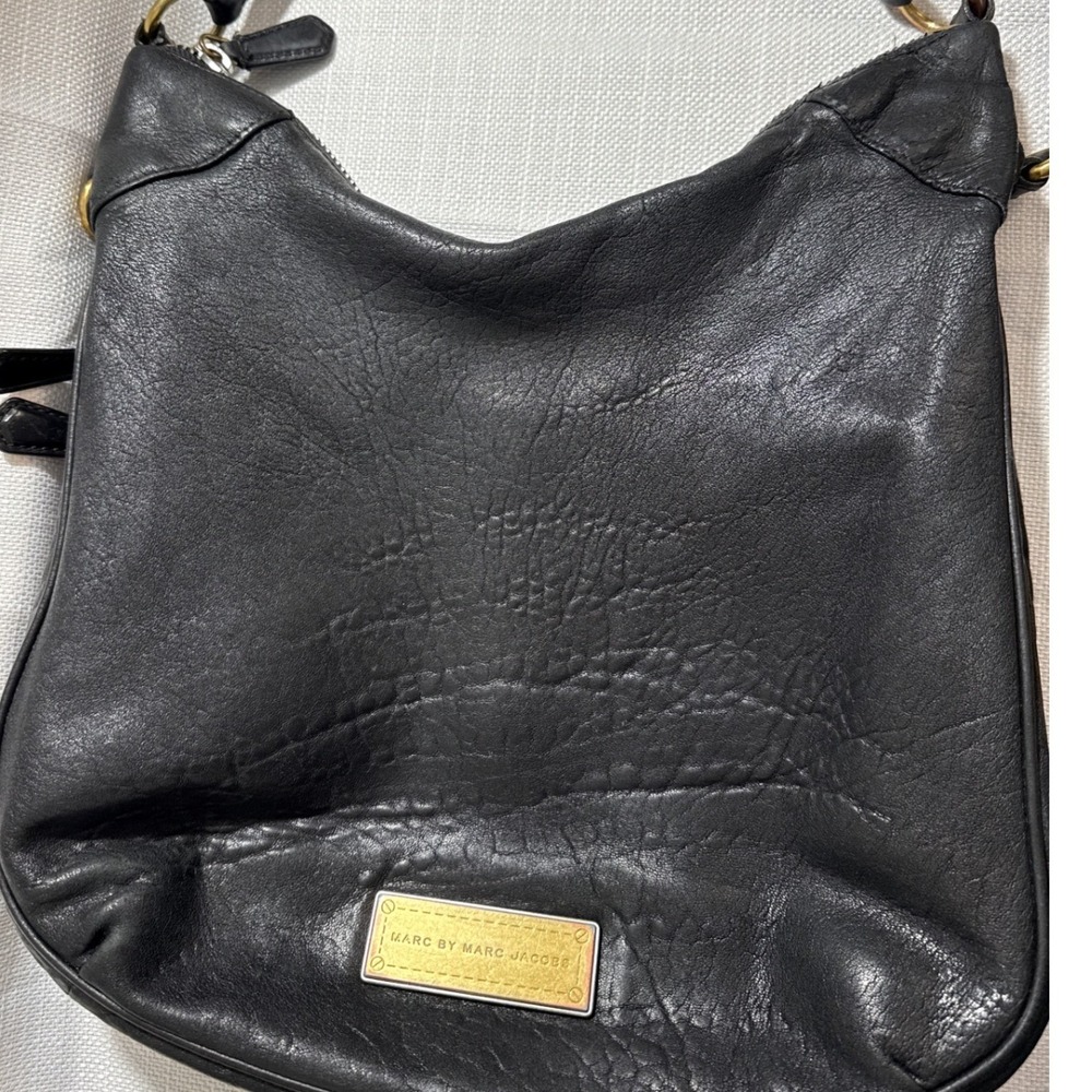 Marc by Marc Jacobs Black Leather Hobo Shoulder Bag Gold Hardware Slouchy - Picture 15 of 15